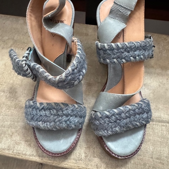 John Fluevog blue gray Strappy Sandals sz 7.5 - Picture 5 of 7